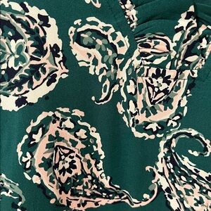 crown & ivy V Neck Paisley Top Petite Small